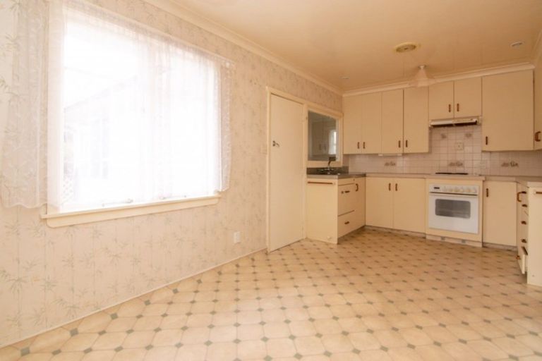 Photo of property in 33 Kent Crescent, Awapuni, Palmerston North, 4412