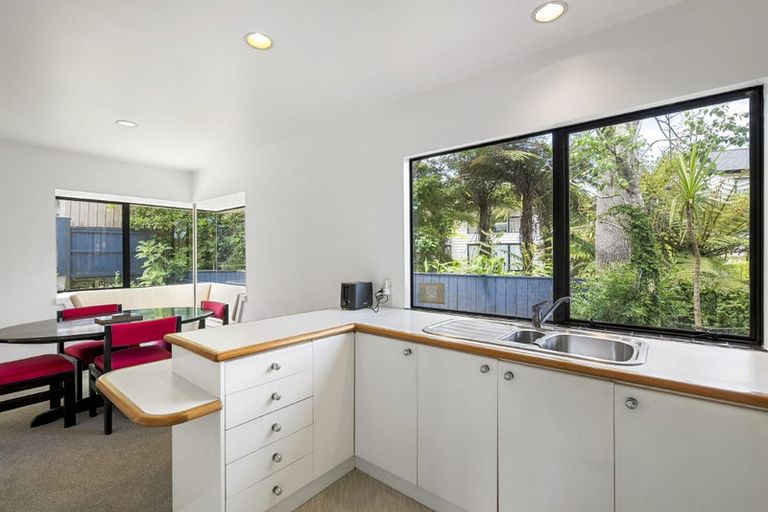 Photo of property in 3/27 Sunnynook Road, Forrest Hill, Auckland, 0620