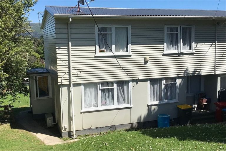 Photo of property in 68 Hereford Street, Cannons Creek, Porirua, 5024