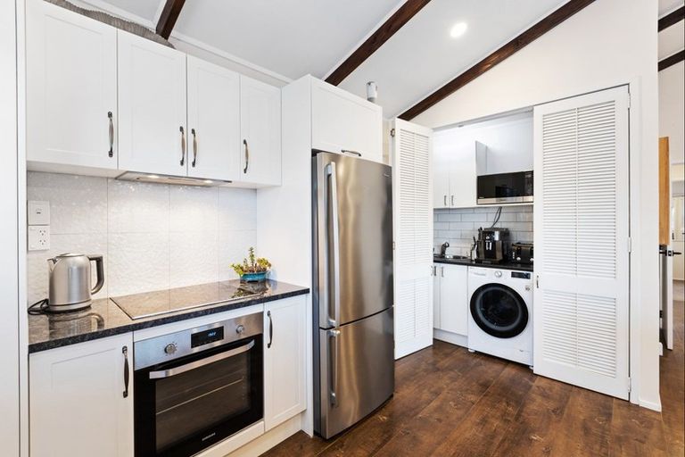 Photo of property in 5b Kauri Road, Stanmore Bay, Whangaparaoa, 0932