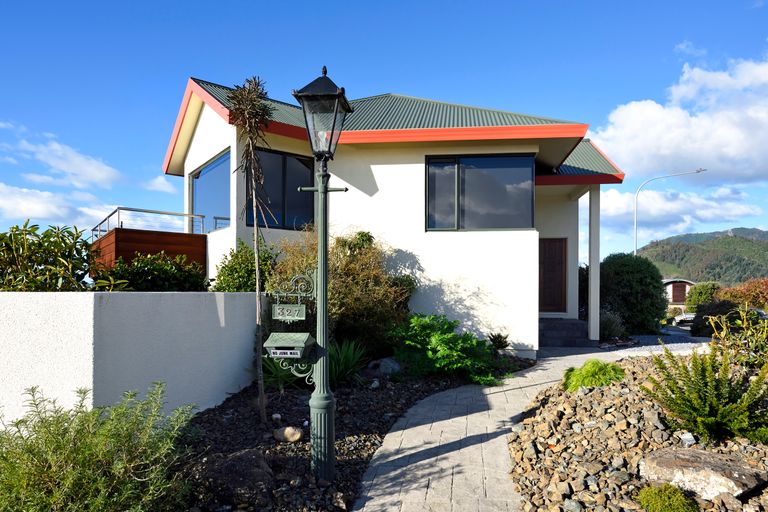 Photo of property in 327 Princes Drive, Britannia Heights, Nelson, 7010