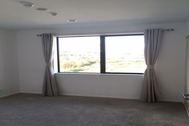 Photo of property in Apollo Apartments, 201/46 Rosedale Road, Rosedale, Auckland, 0632