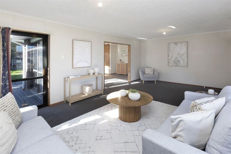 Photo of property in 11 Oakley Crescent, Hornby, Christchurch, 8042