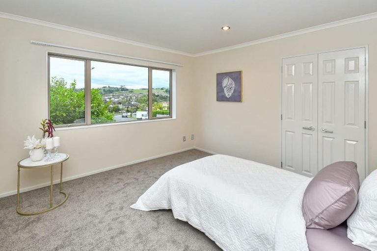 Photo of property in 36 Leburn Crescent, Flat Bush, Auckland, 2016