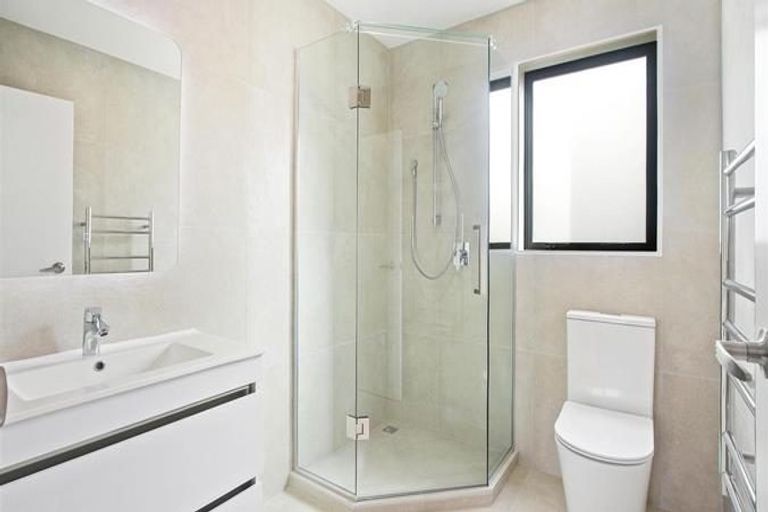 Photo of property in 21d Andrew Road, Howick, Auckland, 2010