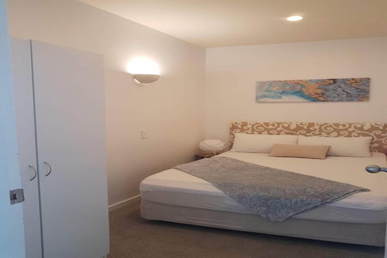 Photo of property in Terrace Tower Apartments, 126 The Terrace, Wellington Central, Wellington, 6011