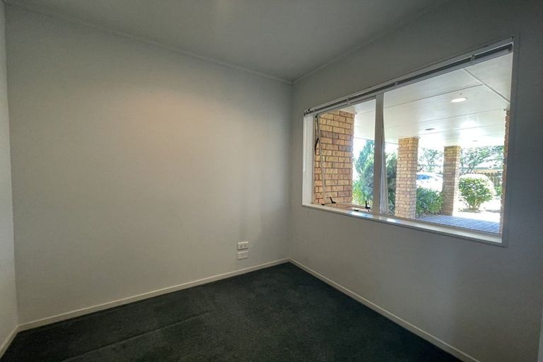 Photo of property in 8 Hagen Close, Golflands, Auckland, 2013