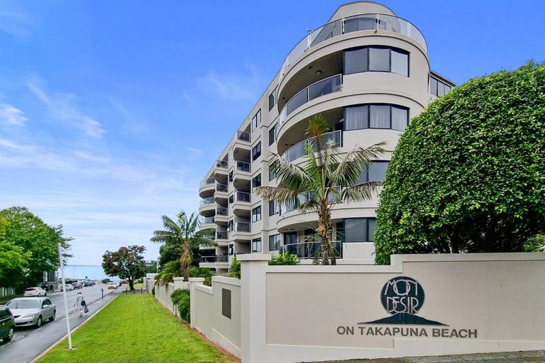 Photo of property in 1c/175 Hurstmere Road, Takapuna, Auckland, 0622