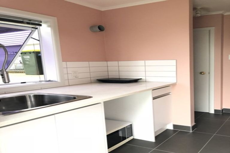 Photo of property in 1 Currey Crescent, Milford, Auckland, 0620