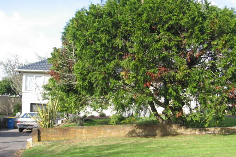 Photo of property in 98 Matipo Road, Te Atatu Peninsula, Auckland, 0610