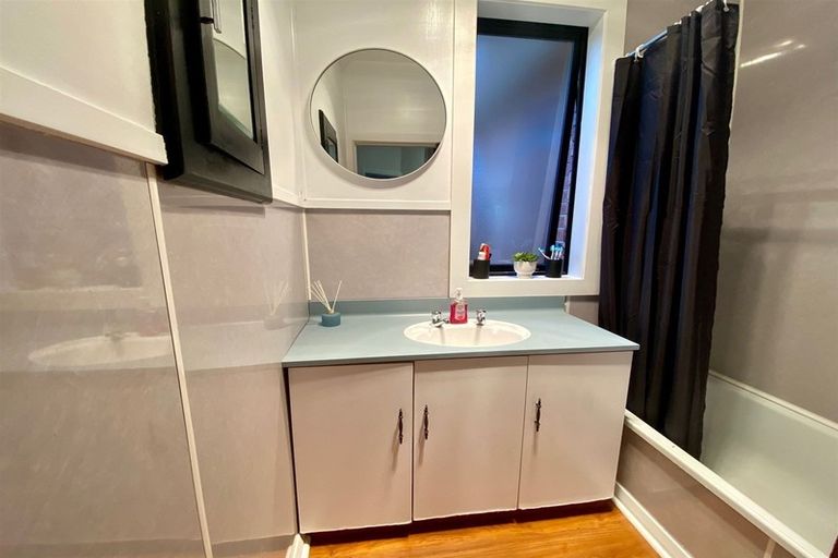 Photo of property in 12 Cossens Street, Balclutha, 9230