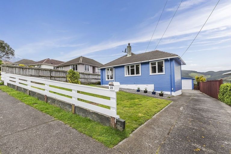 Photo of property in 25 Turkington Street, Tawa, Wellington, 5028