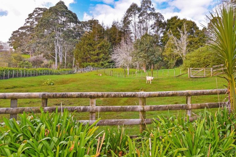 Photo of property in 102 Kennedy Road, Dairy Flat, Albany, 0792