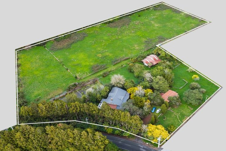 Photo of property in 130 Boord Crescent, Kumeu, 0891