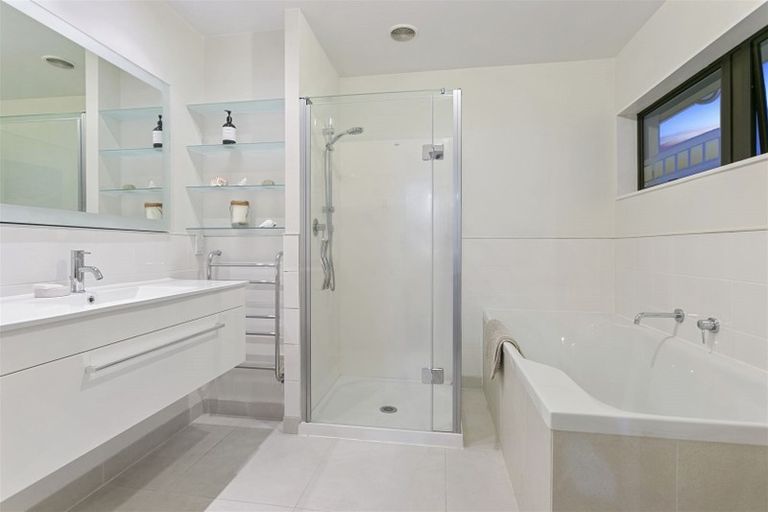 Photo of property in 1/72 Gulf View Road, Murrays Bay, Auckland, 0630