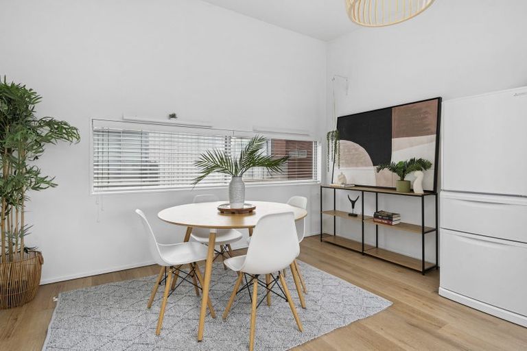 Photo of property in 23/2 Onslow Road, Khandallah, Wellington, 6035