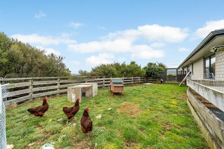 Photo of property in 5 Mckenzie Way, Timberlea, Upper Hutt, 5018