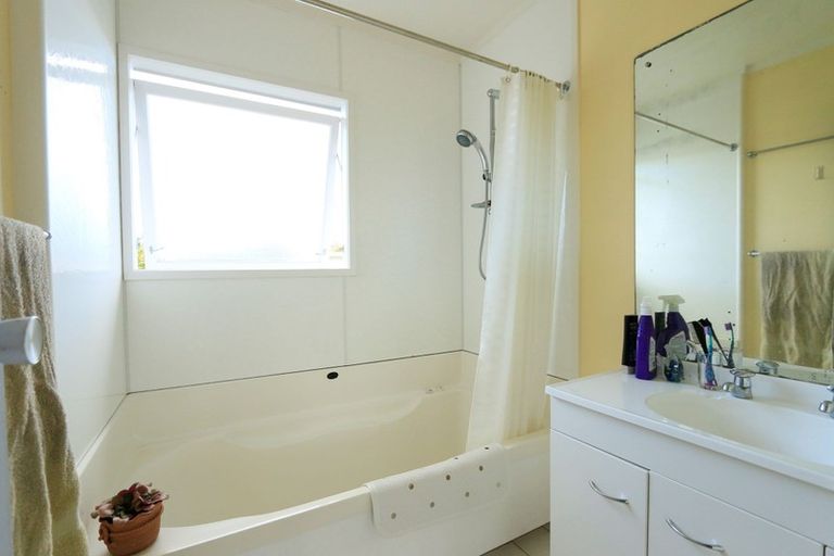 Photo of property in 20 Wycherley Drive, Bucklands Beach, Auckland, 2014