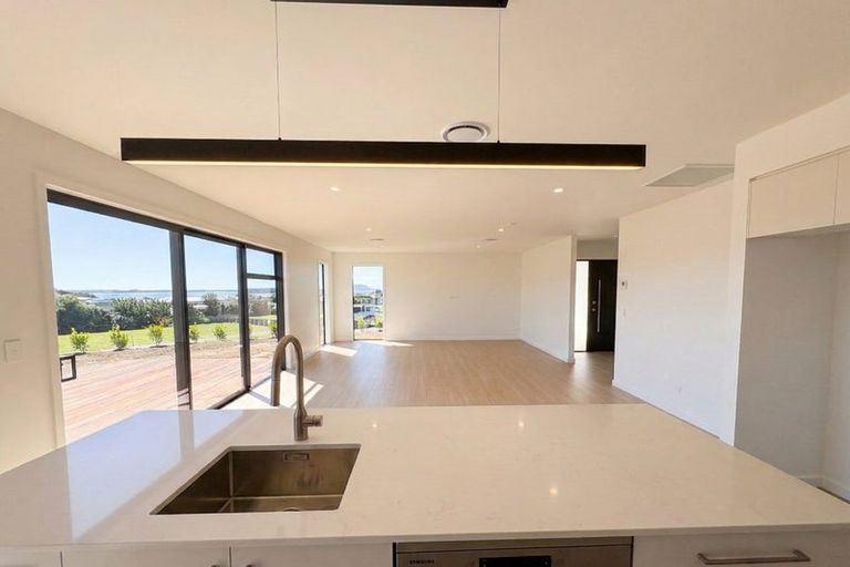 Photo of property in 22 Korora Crescent, Omokoroa, 3114