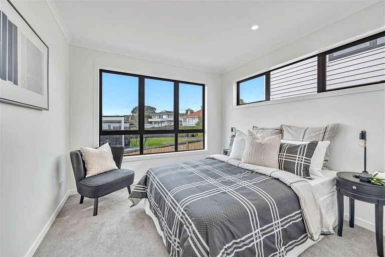 Photo of property in 562b Beach Road, Rothesay Bay, Auckland, 0630