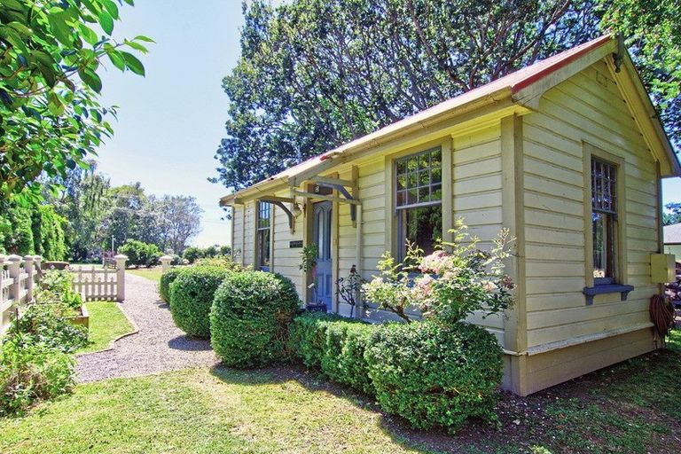 Photo of property in 16 Hilton Road, Carterton, 5713