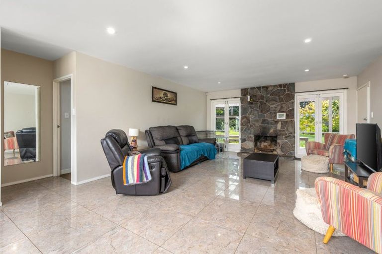 Photo of property in 49 Tawa Road, Kumeu, 0891