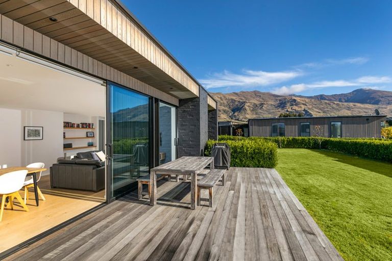 Photo of property in 28 Stackbrae Avenue, Wanaka, 9305