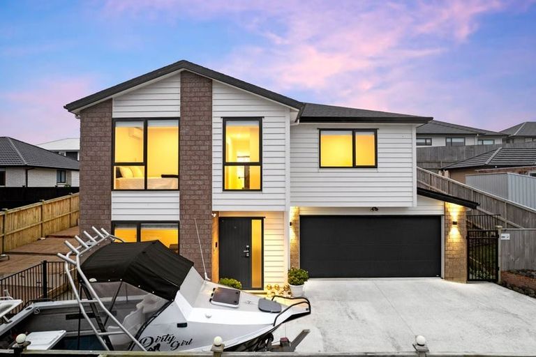 Photo of property in 32 Leathem Crescent, Pokeno, 2402