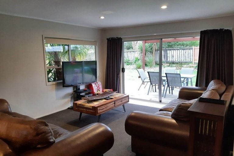 Photo of property in 2/21 Birman Close, Half Moon Bay, Auckland, 2012