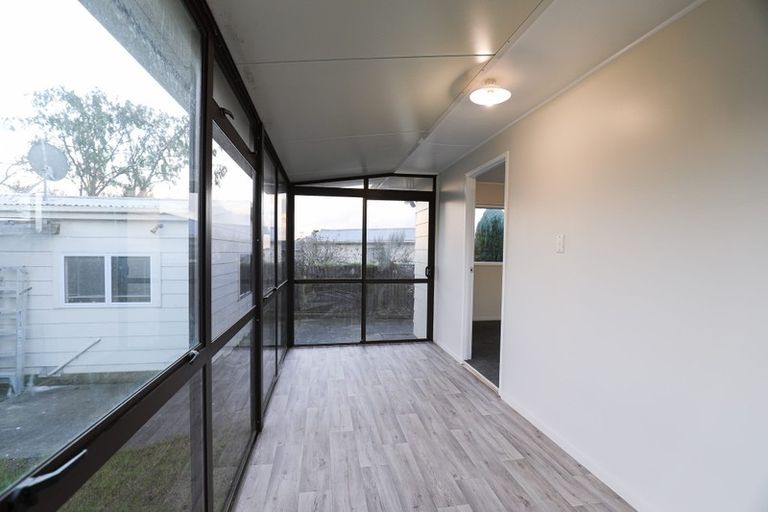 Photo of property in 6 Balwyn Place, Clendon Park, Auckland, 2103