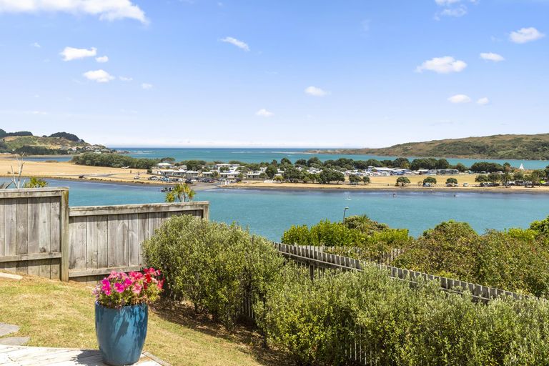 Photo of property in 9 Helen Place, Raglan, 3225