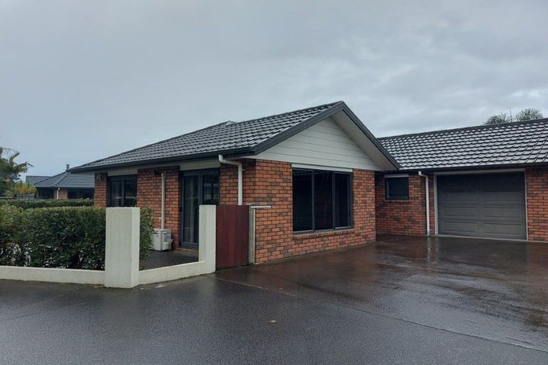 Photo of property in 76 Lough Bourne Drive, Pukekohe, 2120