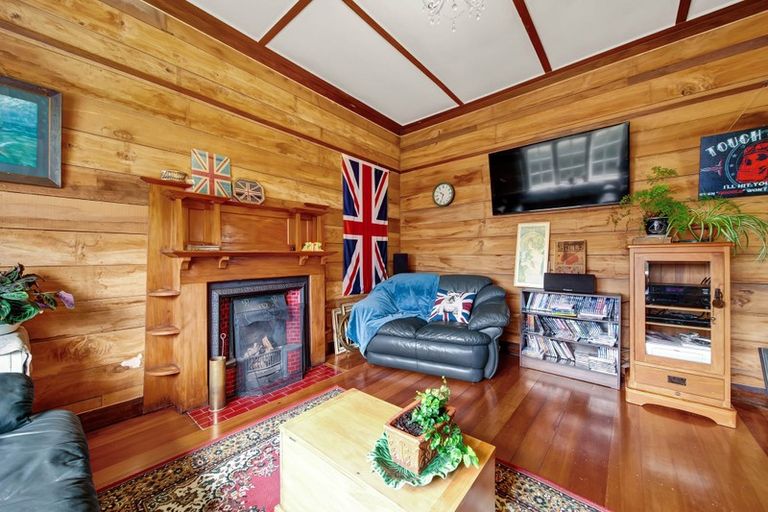 Photo of property in 21 Egmont Street, Patea, 4520