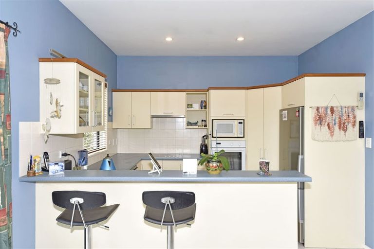 Photo of property in 27 Acorn Close, Waltham, Christchurch, 8023