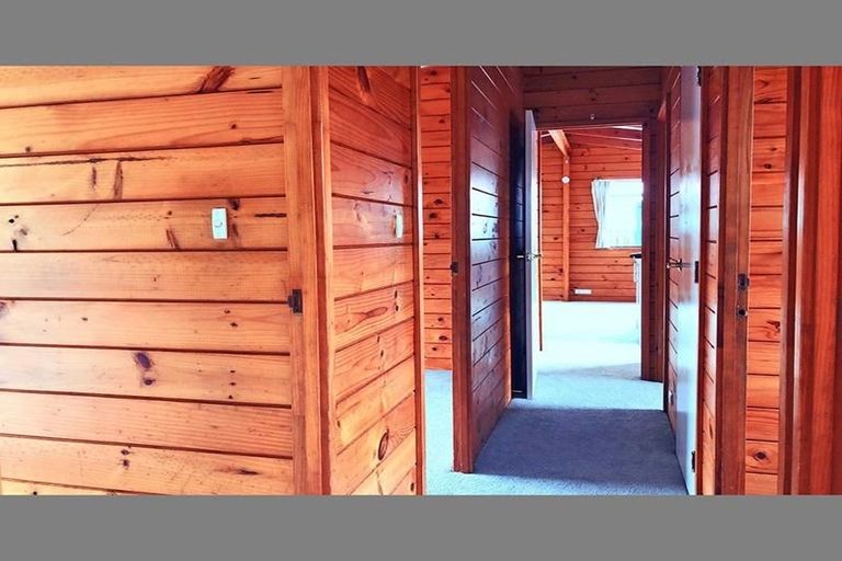 Photo of property in 2/49 Larnoch Road, Henderson, Auckland, 0610