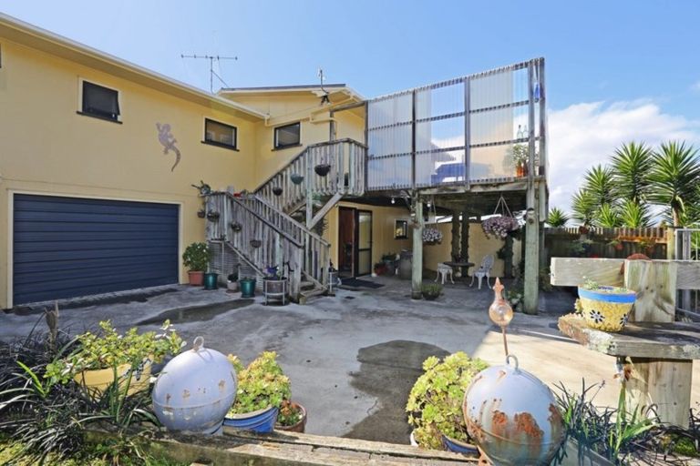 Photo of property in 1 Mchardy Place, Glenfield, Auckland, 0627