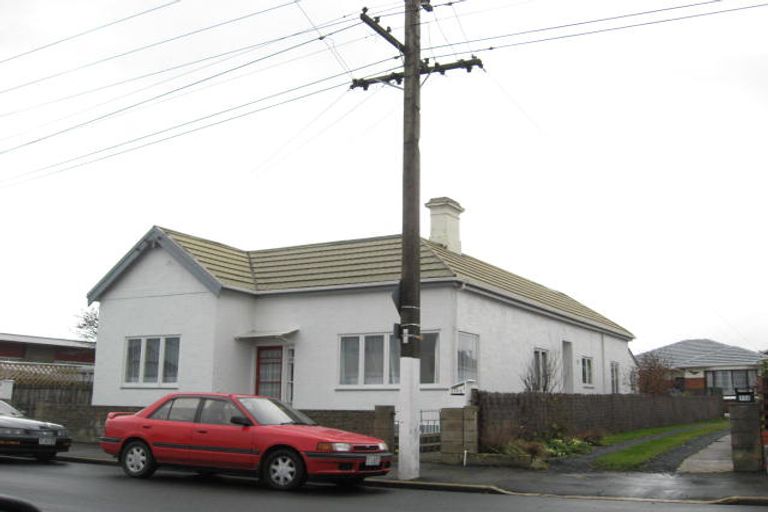 Photo of property in 114 Macandrew Road, South Dunedin, Dunedin, 9012