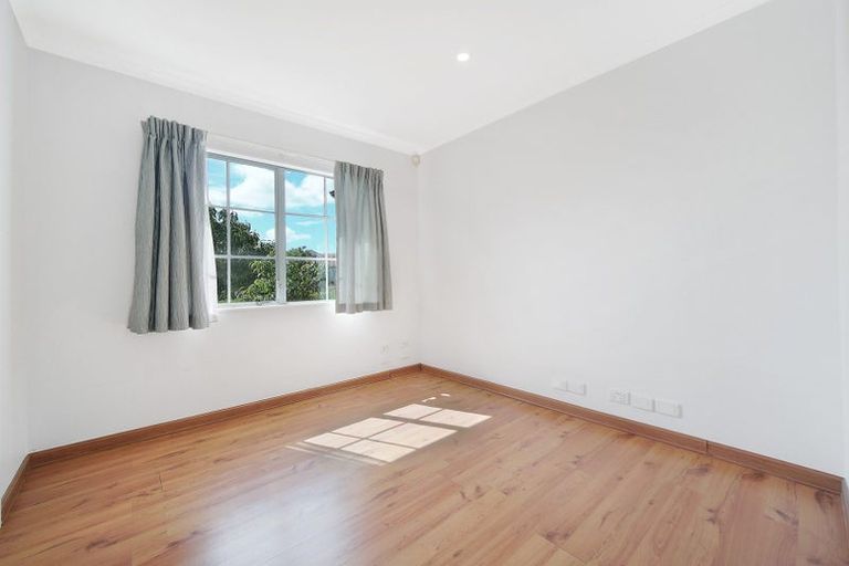 Photo of property in 2 Hillwell Drive, Henderson, Auckland, 0612