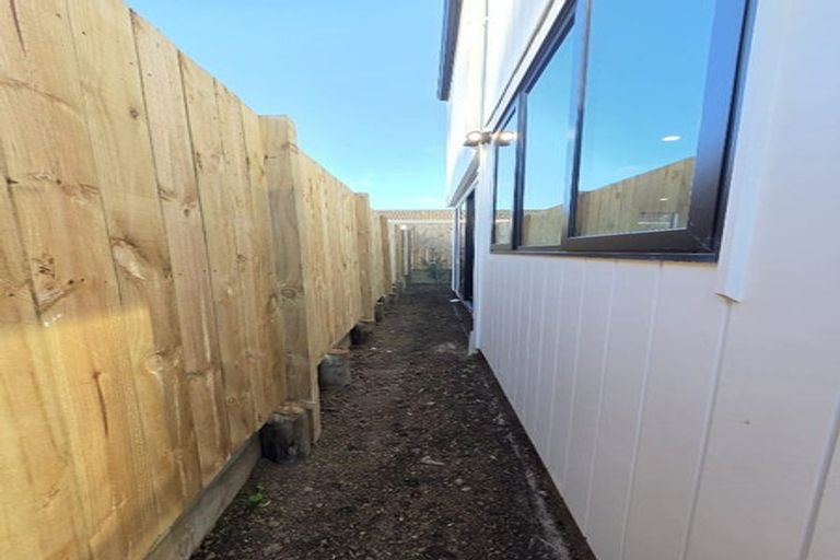Photo of property in 408 Roscommon Road, Clendon Park, Auckland, 2103