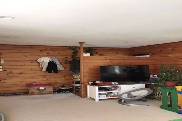 Photo of property in 12 Thalia Place, Totara Vale, Auckland, 0629