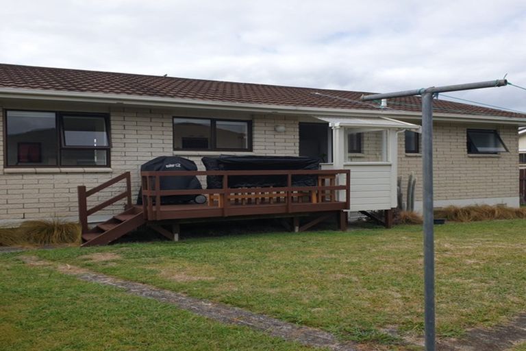 Photo of property in 32b Edgewater Parade, Waiuku, 2123