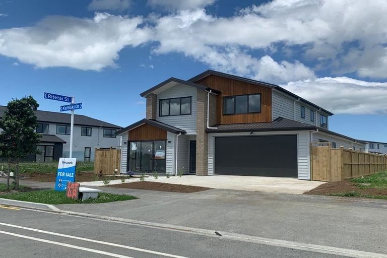 Photo of property in 13 Kaitiaki Drive, Clarks Beach, 2122