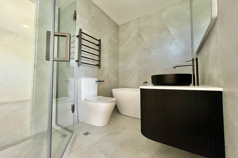 Photo of property in 7b Hanson Place, West Harbour, Auckland, 0618