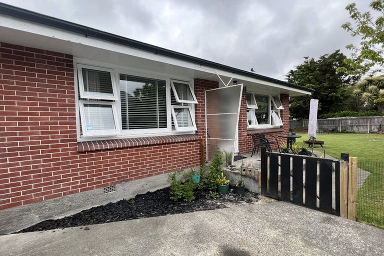 Photo of property in 16 Joyce Crescent, Ilam, Christchurch, 8041