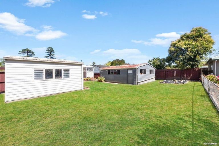 Photo of property in 50 Chilcott Road, Henderson, Auckland, 0612