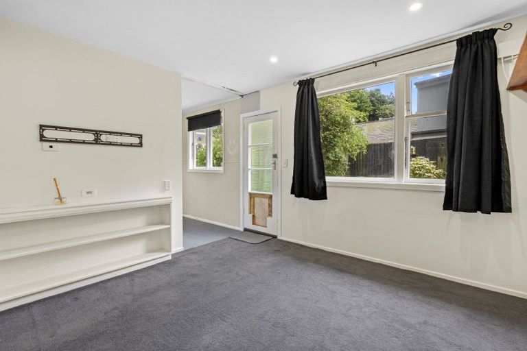 Photo of property in 20b Kellsmere Crescent, Island Bay, Wellington, 6023
