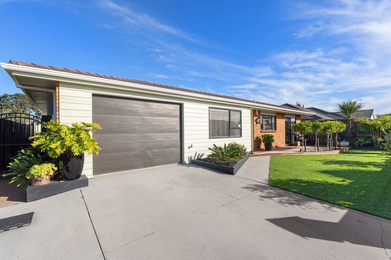 Photo of property in 28a Edward Avenue, Orewa, 0931