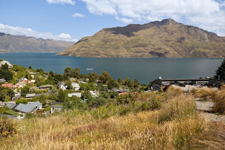 Photo of property in 64 Dart Place, Fernhill, Queenstown, 9300