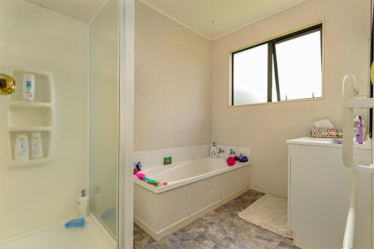 Photo of property in 11 Jordan Way, Kelvin Grove, Palmerston North, 4414
