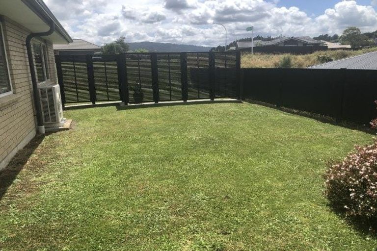 Photo of property in 86 Sunstone Crescent, Timberlea, Upper Hutt, 5018